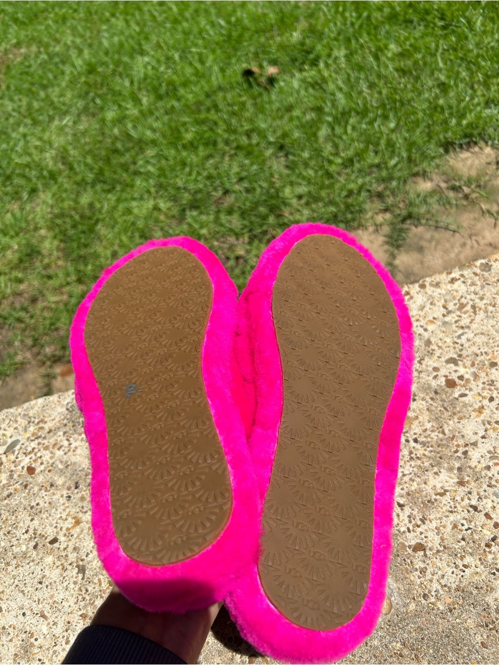 UGG Fluff Yeah Slide in Hot Pink - size 9 - never worn! - Picture 4 of 4